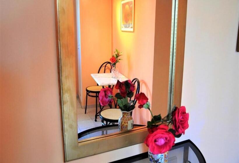 هتل Pefkakia Park