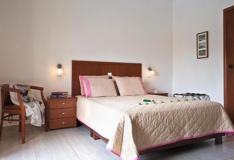 בית מלון כפרי Stratos