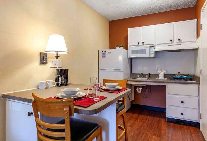 Отель Suburban Studios