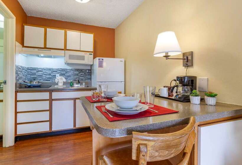 Отель Suburban Studios