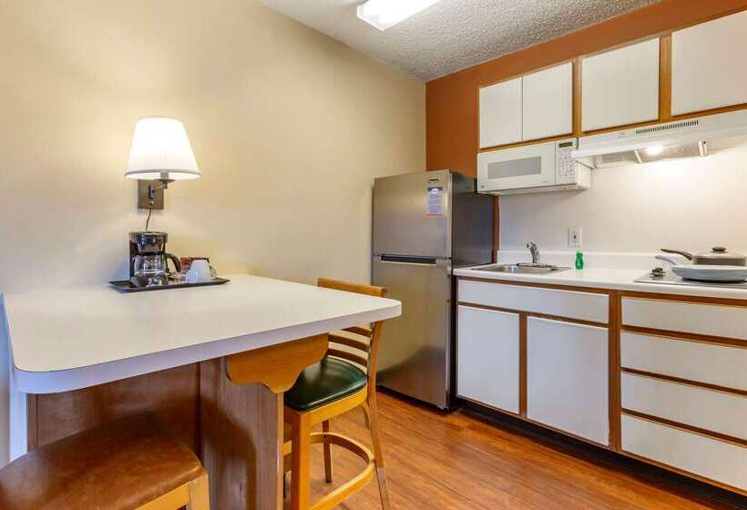 Отель Suburban Studios