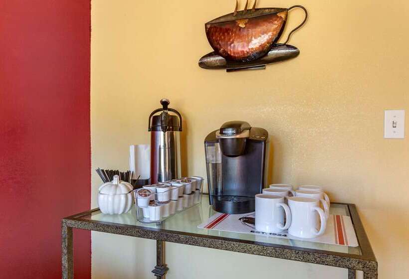 Отель Suburban Studios