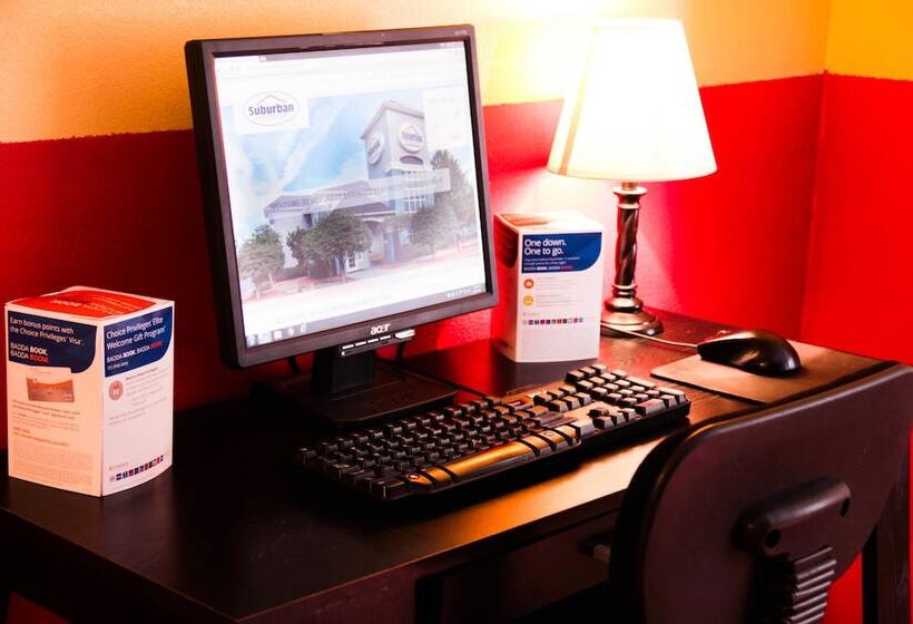 Отель Suburban Studios