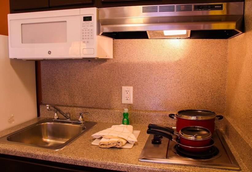 Отель Suburban Studios