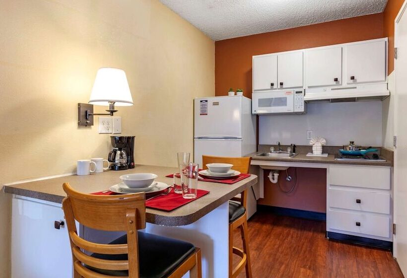 Отель Suburban Studios