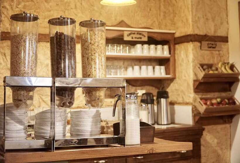 هتل Xenonas Iresioni