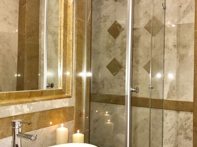 هتل Xenonas Iresioni