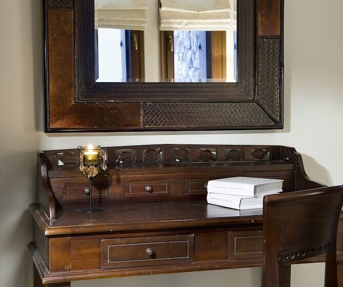 هتل Xenonas Iresioni