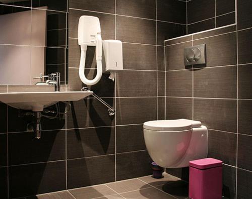 Oops! Latin Quarter By Hiphophostels