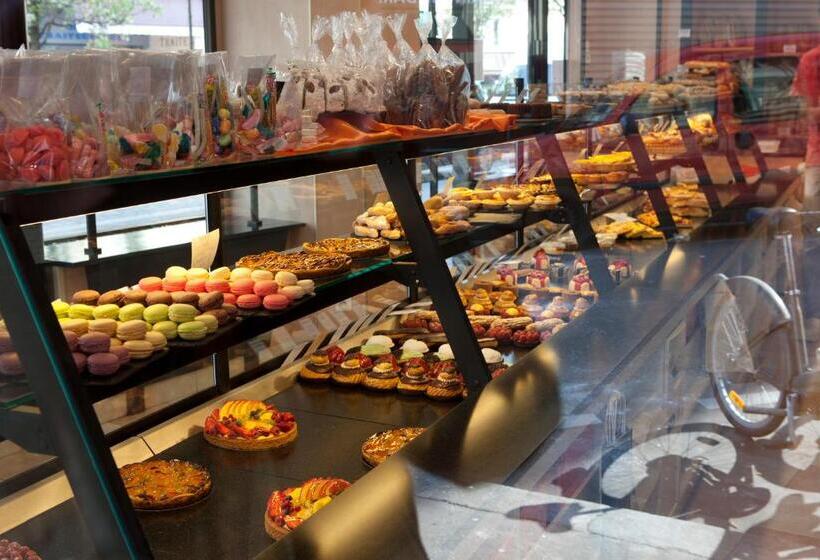 Oops! Latin Quarter By Hiphophostels