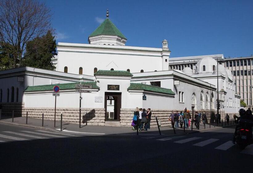 Oops! Latin Quarter By Hiphophostels