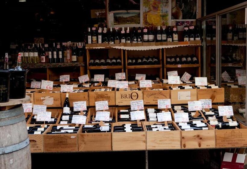 Oops! Latin Quarter By Hiphophostels