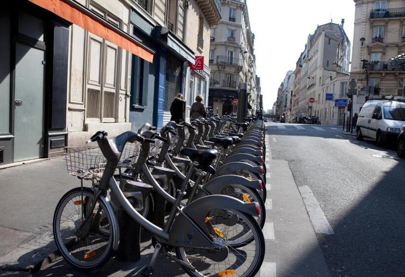 Oops! Latin Quarter By Hiphophostels