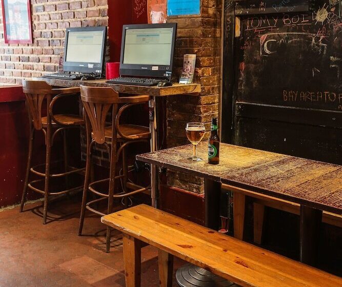 Young And Happy Latin Quarter By Hiphophostels