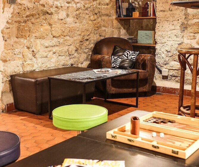 Young And Happy Latin Quarter By Hiphophostels