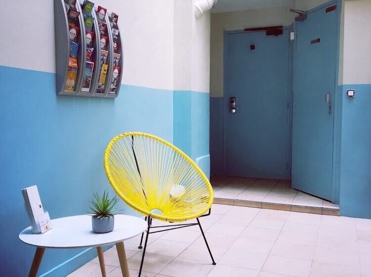 Young And Happy Latin Quarter By Hiphophostels