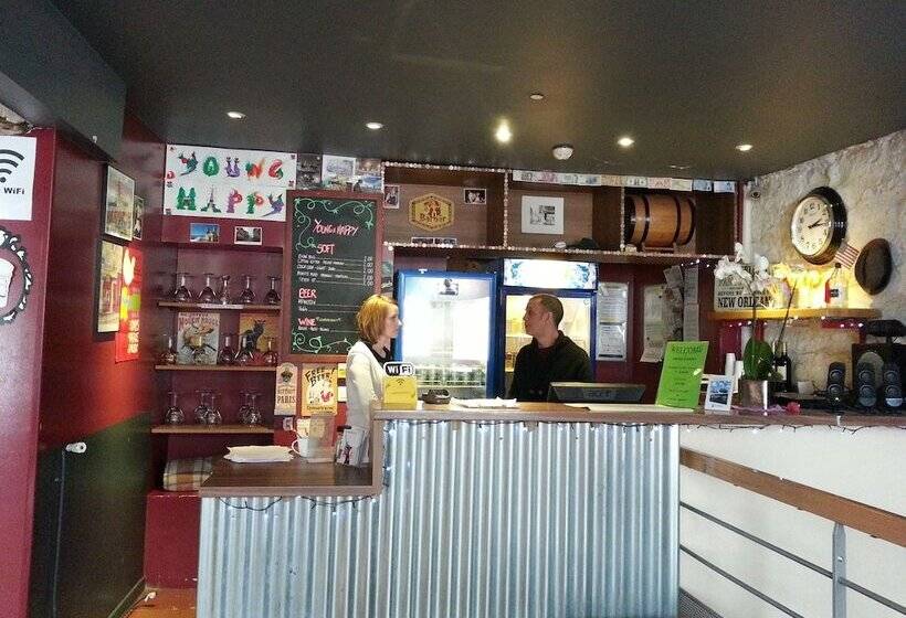 Young And Happy Latin Quarter By Hiphophostels