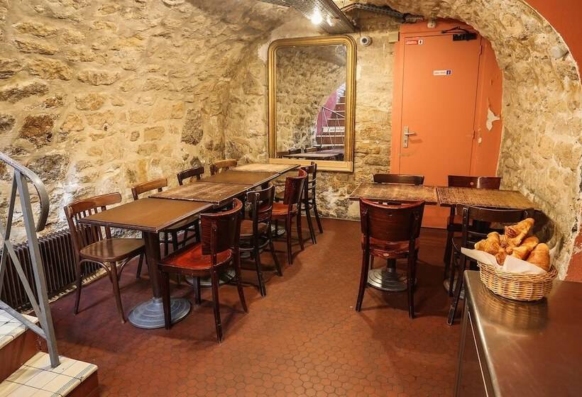 Young And Happy Latin Quarter By Hiphophostels