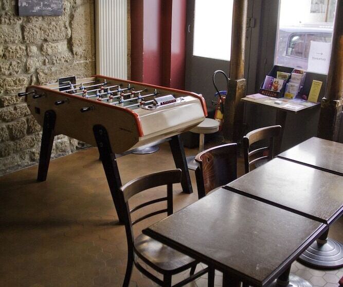 Young And Happy Latin Quarter By Hiphophostels