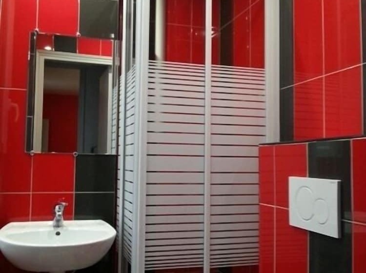 Young And Happy Latin Quarter By Hiphophostels