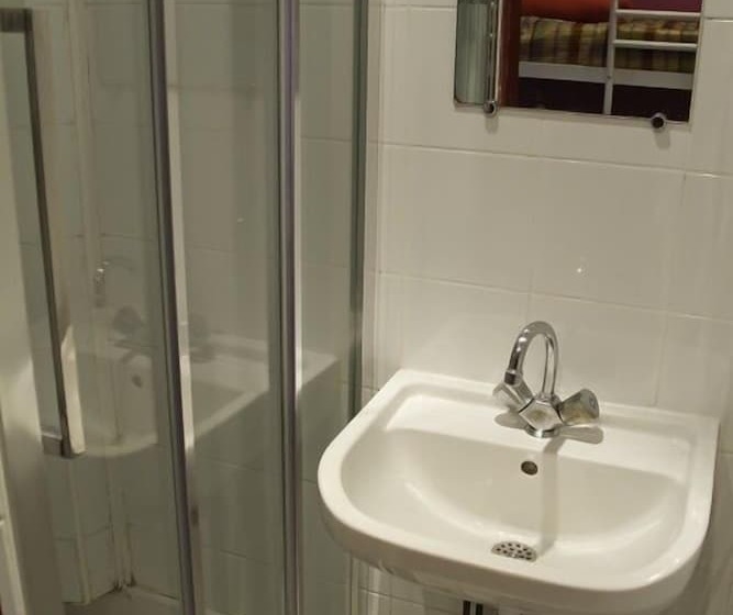 Young And Happy Latin Quarter By Hiphophostels