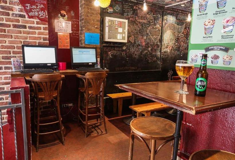 Young And Happy Latin Quarter By Hiphophostels