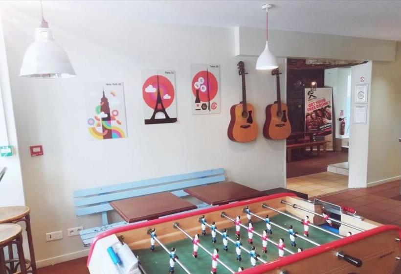 Young And Happy Latin Quarter By Hiphophostels