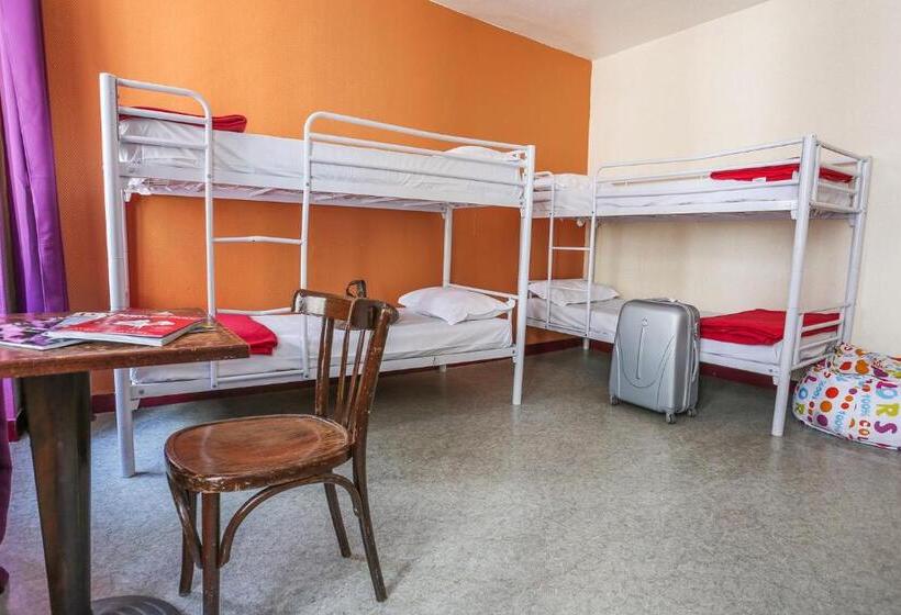 Young And Happy Latin Quarter By Hiphophostels