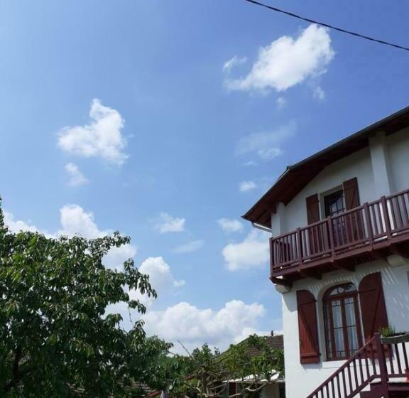민박 Au Bosquet, Chambre Et Salle De Bains Avec Petit Déjeuner à 600 M Du Centre Dans Un Cadre Calme Et V