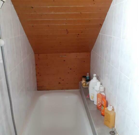 민박 Au Bosquet, Chambre Et Salle De Bains Avec Petit Déjeuner à 600 M Du Centre Dans Un Cadre Calme Et V