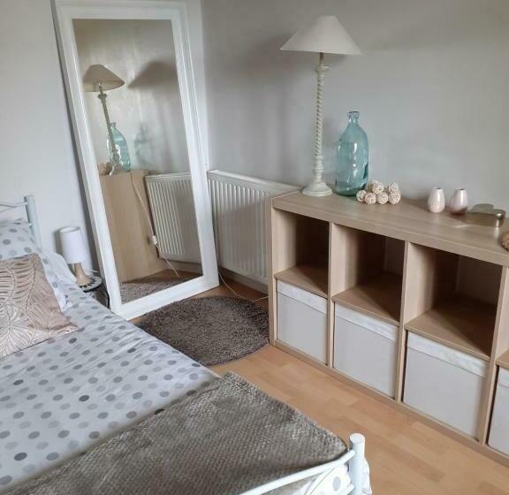 민박 Au Bosquet, Chambre Et Salle De Bains Avec Petit Déjeuner à 600 M Du Centre Dans Un Cadre Calme Et V