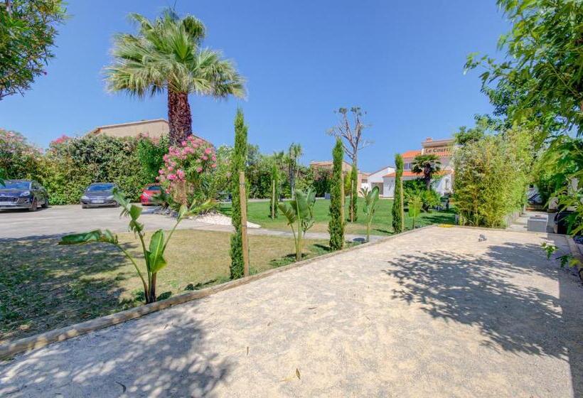 민박 Domaine Le Courti   Adult Only