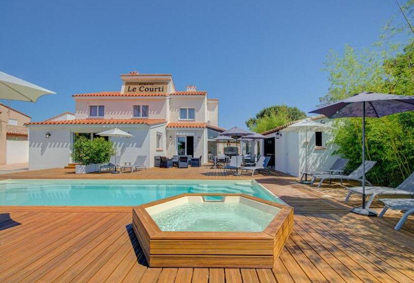 민박 Domaine Le Courti   Adult Only