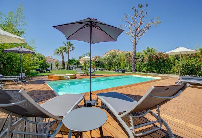 민박 Domaine Le Courti   Adult Only