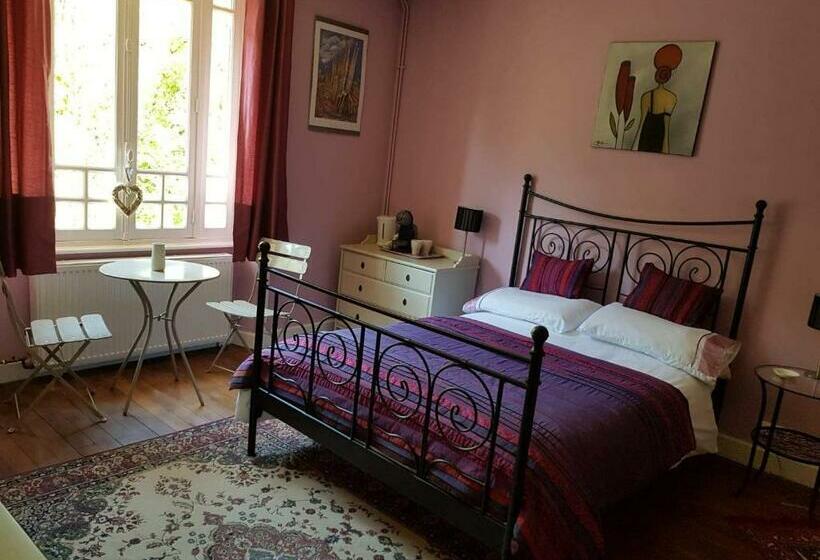 مبيت وإفطار Les Charrons