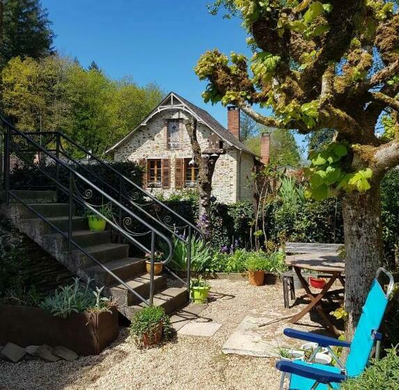 مبيت وإفطار Les Charrons