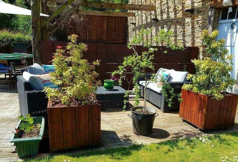 مبيت وإفطار Les Charrons