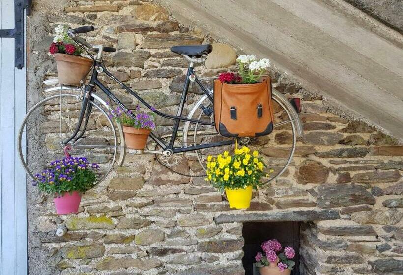 مبيت وإفطار Les Charrons