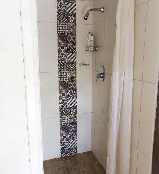 צימר Medieval Hamlet Malpertus