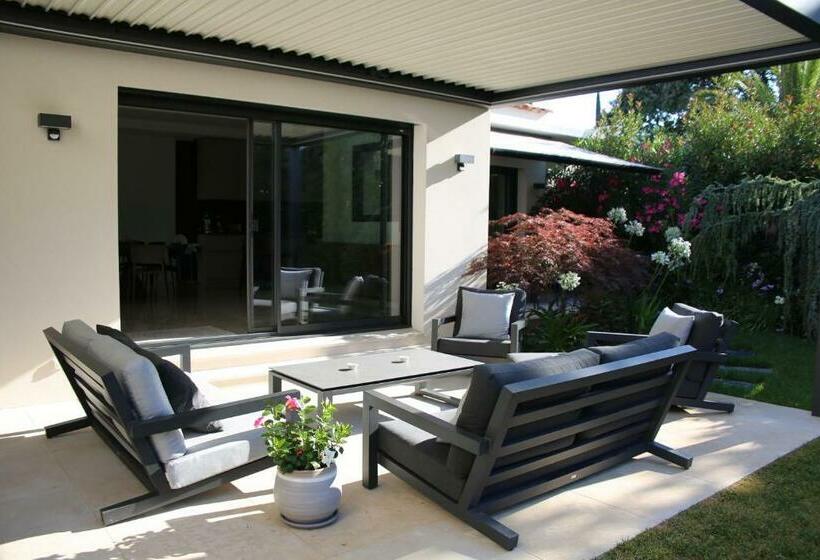تختخواب و صبحانه Villa Chaptalia