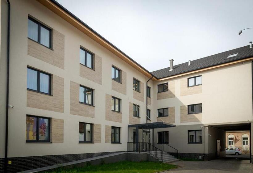 H11 Downtown Apartments