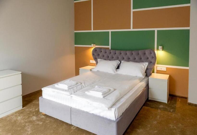 H11 Downtown Apartments