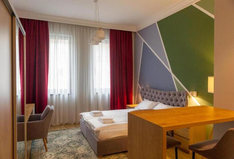 H11 Downtown Apartments