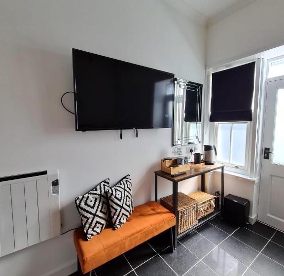 هتل کپسول No.8