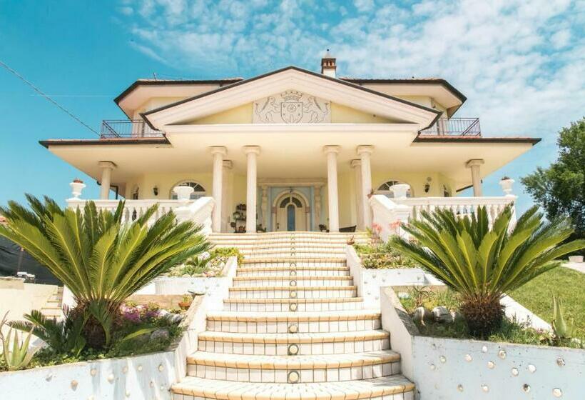 פנסיון Alexander S Home