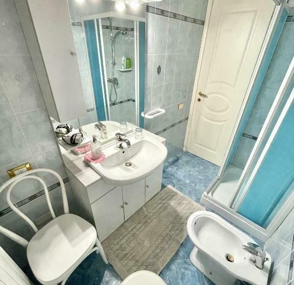 פנסיון Alexander S Home