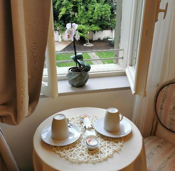 Pension (Hôtel basse catégorie) Ariediparma   Rooms&apartments