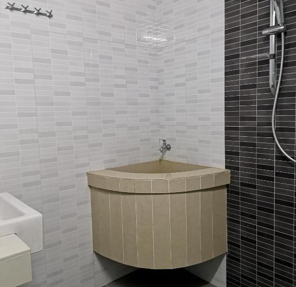 פנסיון G Fortune Guest House Victoria Green