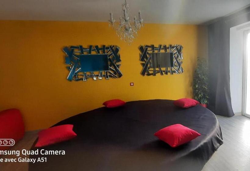 بنسيون Nuit Insolite Room Love