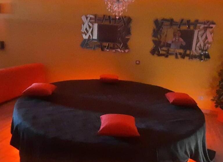 بنسيون Nuit Insolite Room Love